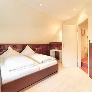 Budget Zimmer mit Kingsize-Bett